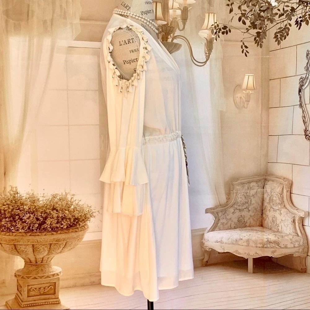 LAURA JANE Ivory Parisian Flutter Dress w/ Cut Out Shoulders SMALL - Picture 3 of 8